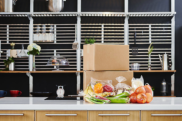 포토 JPG 음식 식재료 고추 양파 모바일 파프리카 바나나 실내 사람없음 쌓기 주방 버섯 온라인쇼핑 모바일쇼핑 애호박 택배상자 새벽배송 비대면서비스 밀키트 국내포토 채소 과일 모션 호박 내부 쇼핑 상자 배송 서비스 택배 온라인 파일형식 언택트