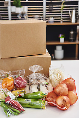 포토 채소 과일 식재료 호박 내부 쇼핑 상자 배송 서비스 택배 온라인쇼핑 온라인 파일형식 언택트 택배상자 파프리카 바나나 애호박 실내 새벽배송 비대면서비스 음식 주방 버섯 고추 양파 JPG 사람없음 밀키트 모바일쇼핑 모바일 국내포토