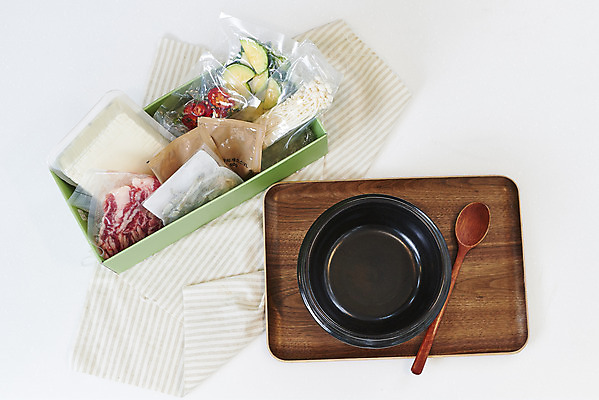 포토 JPG 음식 식재료 포장 고추 모바일 실내 사람없음 하이앵글 주방 버섯 양념 된장 뚝배기 준비 흰배경 두부 온라인쇼핑 모바일쇼핑 애호박 육수 차돌박이 밀키트 국내포토 뷰포인트 백그라운드 채소 호박 육류 내부 쇼핑 흰색 온라인 파일형식