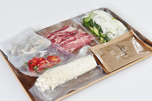 포토 JPG 음식 식재료 고추 양파 모바일 실내 사람없음 주방 버섯 된장 된장찌개 준비 흰배경 온라인쇼핑 모바일쇼핑 애호박 차돌박이 새벽배송 밀키트 국내포토 한식 백그라운드 채소 호박 육류 내부 쇼핑 흰색 양념 찌개 배송 온라인 파일형식