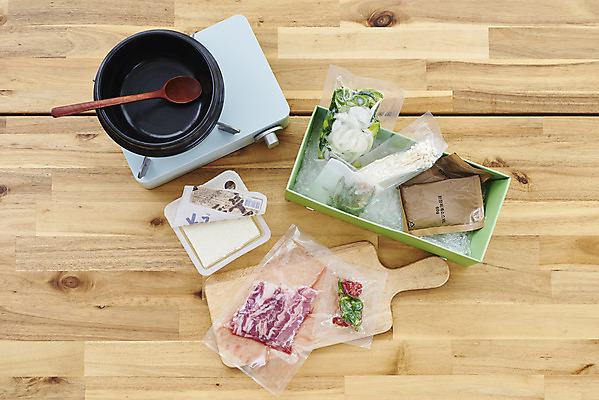 포토 JPG 음식 식재료 포장 고추 모바일 실내 요리 사람없음 하이앵글 주방 숟가락 버섯 양념 된장 버너 된장찌개 뚝배기 준비 두부 온라인쇼핑 모바일쇼핑 애호박 나무도마 차돌박이 밀키트 국내포토 한식 뷰포인트 채소 호박 도마 수저 육류 내부 목재 쇼핑 찌개 온라인 파일형식