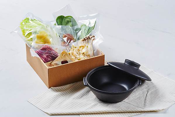 포토 JPG 스튜디오촬영 음식 식재료 포장 실내 사람없음 상자 버섯 소고기 양념 배추 뚝배기 흰배경 청경채 밀키트 국내포토 백그라운드 채소 육류 내부 흰색 파일형식