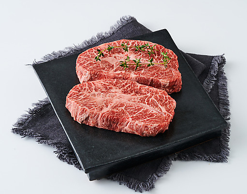 포토 JPG 스튜디오촬영 접시 음식 식재료 실내 생고기 육류 사람없음 소고기 식탁보 흰배경 부위 부채살 국내포토 식기 백그라운드 내부 흰색 파일형식