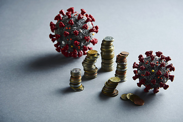 포토 JPG 스튜디오촬영 회색배경 사람없음 모형 경제불황 동전탑 위기 코로나바이러스 포스트코로나 델타변이바이러스 국내포토 백그라운드 실내 경제 쌓기 동전 회색 바이러스 사회이슈 불황 파일형식