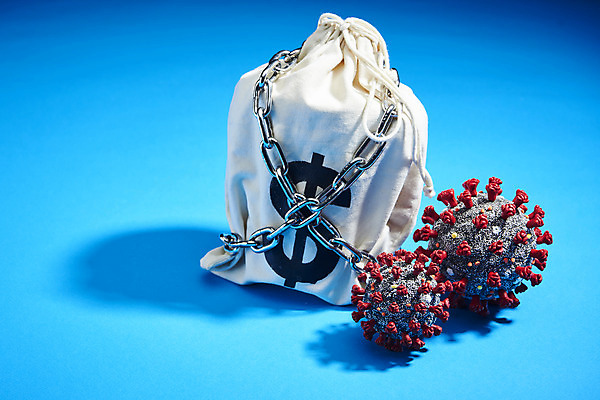 포토 JPG 스튜디오촬영 사람없음 모형 달러 돈자루 쇠사슬 구속 파란배경 경제불황 위기 코로나바이러스 포스트코로나 델타변이바이러스 위드코로나 국내포토 백그라운드 컨셉 돈 실내 경제 파란색 바이러스 사회이슈 불황 파일형식