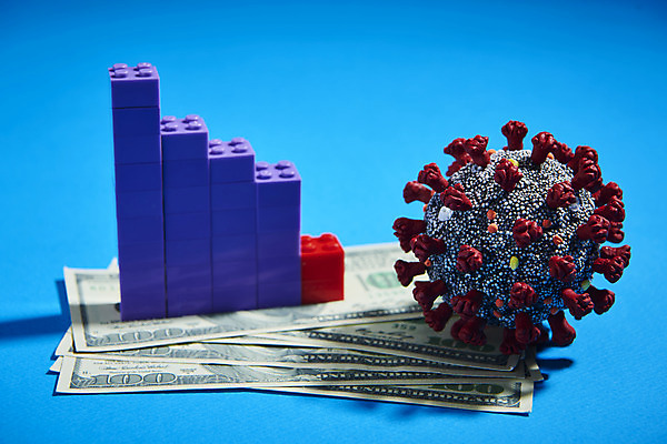 포토 JPG 스튜디오촬영 지폐 그래프 사람없음 모형 달러 파란배경 경제불황 코로나바이러스 포스트코로나 델타변이바이러스 위드코로나 국내포토 백그라운드 돈 실내 경제 파란색 바이러스 사회이슈 불황 파일형식