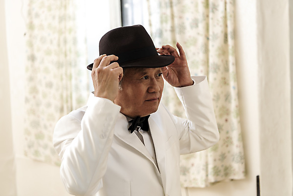 포토 JPG 주간 할아버지 노년 남자 실내 한명 서기 정장 상반신 옆모습 한국인 잡기 중절모 70대 몸단장 고령화 독거노인 멋쟁이 노인남자한명만 오팔세대 액티브시니어 국내포토 자연요소 모자_잡화 1 옷 뷰포인트 모션 사람 동양인 성인 내부 실버라이프 사회이슈 세대 남자한명만 노인남자만 파일형식