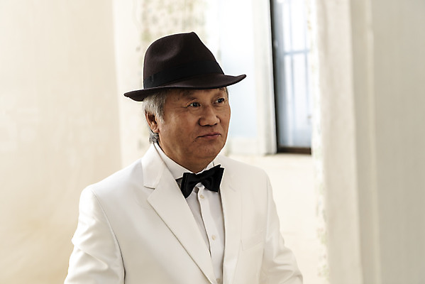 포토 JPG 주간 할아버지 노년 남자 실내 한명 서기 정장 상반신 옆모습 한국인 중절모 70대 몸단장 고령화 독거노인 멋쟁이 노인남자한명만 오팔세대 액티브시니어 국내포토 자연요소 모자_잡화 1 옷 뷰포인트 모션 사람 동양인 성인 내부 실버라이프 사회이슈 세대 남자한명만 노인남자만 파일형식