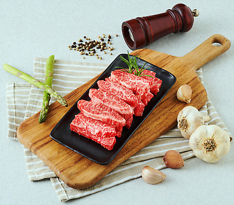 포토 JPG 스튜디오촬영 음식 식재료 회색배경 도마 실내 마늘 생고기 육류 사람없음 소고기 식탁보 아스파라거스 후추 후추통 우삼겹 양지 국내포토 백그라운드 채소 주방용품 내부 회색 향신료 양념통 파일형식