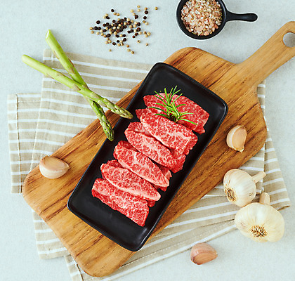 포토 JPG 스튜디오촬영 음식 식재료 도마 실내 마늘 생고기 육류 사람없음 하이앵글 소고기 식탁보 향신료 아스파라거스 마블링 우삼겹 플랫레이 양지 국내포토 뷰포인트 채소 주방용품 내부 플랫 향미료 파일형식