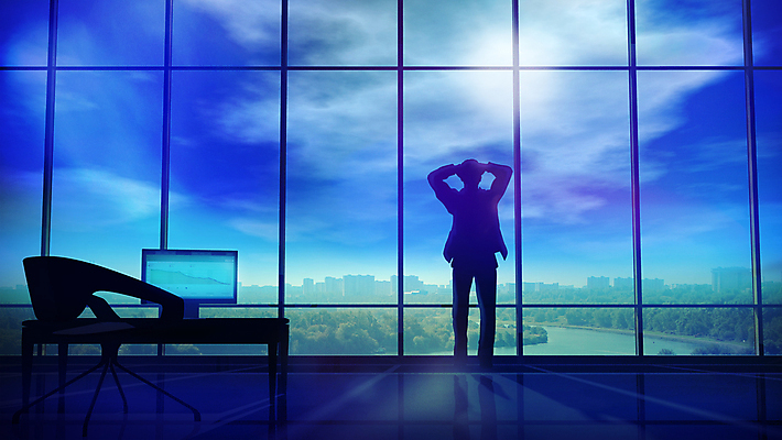 포토 JPG 해외이미지 전신 남자 실루엣 의자 회사 비즈니스 창문 한명 서기 성인 모니터 비즈니스맨 성인남자한명만 해외202004 해외포토 1 가구 모션 촬영기법 사람 컴퓨터 직장인 남자한명만 성인남자만 파일형식