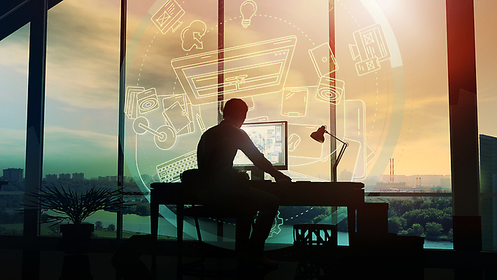 포토 JPG 해외이미지 전신 남자 실루엣 창문 한명 앉기 성인 모니터 업무 디자이너 웹디자인 홀로그램 성인남자한명만 해외202004 해외포토 직업 1 모션 촬영기법 사람 컴퓨터 작업 남자한명만 성인남자만 파일형식