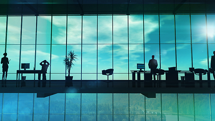 포토 JPG 해외이미지 전신 여자 남자 실루엣 의자 회사 비즈니스 창문 서기 여러명 성인 사무실 책상 경영 성인만 해외202004 해외포토 가구 다수 모션 촬영기법 사람 파일형식