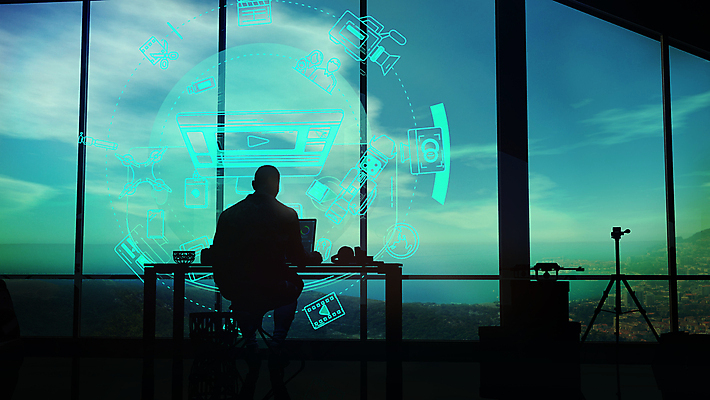 포토 JPG 해외이미지 전신 남자 실루엣 창문 한명 앉기 성인 업무 작업 책상 영상편집실 홀로그램 성인남자한명만 해외202004 영상편집 해외포토 1 가구 모션 촬영기법 사람 남자한명만 성인남자만 파일형식