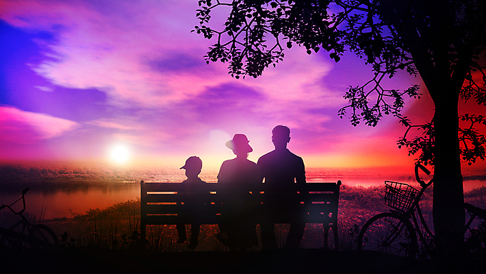 포토 JPG 해외이미지 라이프스타일 여자 남자 실루엣 호수 어린이 여행 벤치 가족 자연 휴가 휴식 앉기 소년 상반신 성인 세명 일출 일몰 해외202004 해외포토 컨셉 의자 관계 모션 촬영기법 사람 생활 노을 생태계 파일형식
