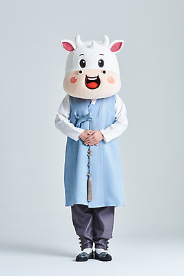 포토 JPG 스튜디오촬영 전신 명절 남자 새해 실내 한명 서기 20대 성인 앞모습 설날 한국인 소띠 소 한복 흰배경 손모으기 소캐릭터 동물탈 인형탈 성인남자한명만 2021년 신축년 흰소 국내포토 1 한국전통 전통 기념일 뷰포인트 동물캐릭터 백그라운드 포유류 모션 사람 동양인 손짓 청년 내부 흰색 십이지신 전통의상 연도 탈 남자한명만 성인남자만 파일형식