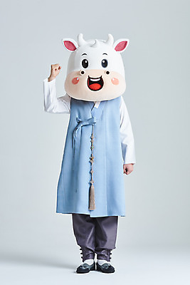 포토 JPG 스튜디오촬영 전신 명절 남자 새해 실내 한명 서기 20대 성인 앞모습 설날 손들기 파이팅 주먹 한국인 소띠 소 한복 흰배경 소캐릭터 동물탈 인형탈 성인남자한명만 2021년 신축년 흰소 국내포토 1 한국전통 전통 기념일 뷰포인트 동물캐릭터 포유류 모션 사람 동양인 청년 내부 흰색 십이지신 전통의상 연도 탈 남자한명만 성인남자만 파일형식 동물 캐릭터 컬러 한국 가면 인종 이벤트 남자만 성인만 아시아 나라