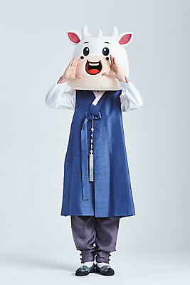 포토 JPG 스튜디오촬영 전신 명절 남자 새해 실내 한명 서기 20대 성인 앞모습 설날 외침 한국인 소띠 소 한복 흰배경 소캐릭터 동물탈 인형탈 성인남자한명만 2021년 신축년 흰소 국내포토 1 한국전통 전통 기념일 뷰포인트 동물캐릭터 백그라운드 포유류 모션 사람 동양인 청년 내부 소리 흰색 십이지신 전통의상 연도 탈 남자한명만 성인남자만 파일형식