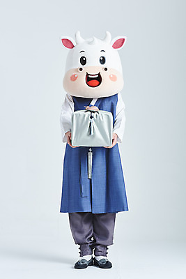 포토 JPG 스튜디오촬영 전신 명절 남자 새해 실내 한명 서기 들기 20대 성인 앞모습 선물상자 설날 한국인 소띠 소 한복 흰배경 소캐릭터 동물탈 인형탈 성인남자한명만 2021년 신축년 흰소 국내포토 1 한국전통 전통 기념일 뷰포인트 동물캐릭터 백그라운드 포유류 모션 선물 사람 동양인 청년 내부 상자 흰색 십이지신 전통의상 연도 탈 남자한명만 성인남자만 파일형식