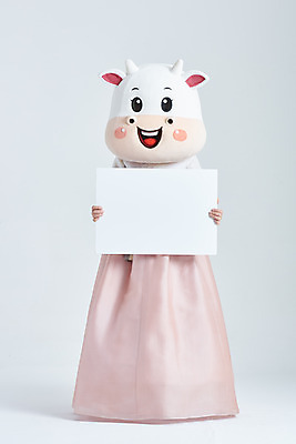 포토 JPG 스튜디오촬영 전신 배너 여자 명절 40대 중년 새해 실내 한명 서기 들기 성인 앞모습 설날 한국인 소띠 소 한복 흰배경 소캐릭터 동물탈 인형탈 중년여자한명만 2021년 신축년 흰소 국내포토 1 한국전통 전통 기념일 뷰포인트 동물캐릭터 백그라운드 포유류 모션 사람 동양인 내부 흰색 십이지신 전통의상 연도 탈 여자한명만 중년여자만 파일형식