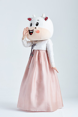 포토 JPG 스튜디오촬영 전신 여자 명절 40대 중년 새해 실내 한명 서기 성인 옆모습 설날 외침 한국인 소띠 소 한복 흰배경 소캐릭터 동물탈 인형탈 중년여자한명만 2021년 신축년 흰소 국내포토 1 한국전통 전통 기념일 뷰포인트 동물캐릭터 백그라운드 포유류 모션 사람 동양인 내부 소리 흰색 십이지신 전통의상 연도 탈 여자한명만 중년여자만 파일형식