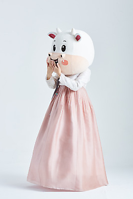 포토 JPG 스튜디오촬영 전신 여자 명절 40대 중년 새해 실내 한명 서기 성인 옆모습 설날 한국인 소띠 소 한복 흰배경 입가림 소캐릭터 동물탈 인형탈 중년여자한명만 2021년 신축년 흰소 국내포토 1 한국전통 전통 기념일 뷰포인트 동물캐릭터 백그라운드 포유류 모션 사람 동양인 내부 흰색 십이지신 가림 전통의상 연도 탈 여자한명만 중년여자만 파일형식