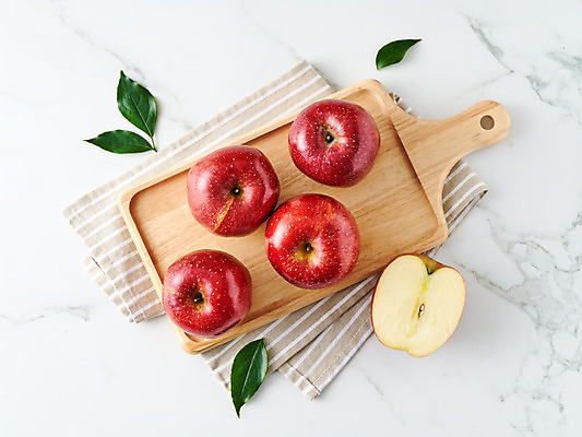 포토 JPG 스튜디오촬영 음식 잎 과일 식재료 단면 실내 사람없음 하이앵글 식탁보 사과 흰배경 슬라이스 플랫레이 국내포토 식물 뷰포인트 백그라운드 내부 흰색 플랫 파일형식