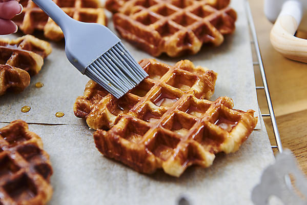 포토 JPG 스튜디오촬영 실내 근접촬영 사람없음 바르기 시럽 기름붓 크로플 국내포토 뷰포인트 모션 디저트 내부 붓 파일형식