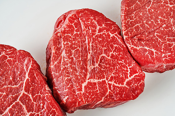 포토 JPG 스튜디오촬영 음식 식재료 실내 생고기 육류 근접촬영 사람없음 소고기 흰배경 안심 국내포토 뷰포인트 백그라운드 내부 흰색 파일형식