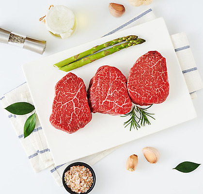 포토 JPG 스튜디오촬영 접시 음식 식재료 실내 마늘 생고기 육류 사람없음 하이앵글 소고기 향신료 흰배경 아스파라거스 안심 플랫레이 국내포토 식기 뷰포인트 백그라운드 채소 내부 흰색 플랫 향미료 파일형식