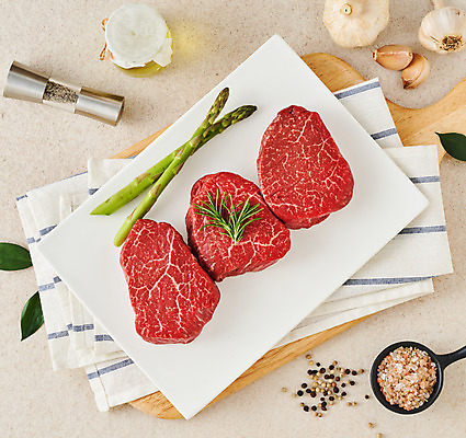 포토 JPG 스튜디오촬영 음식 식재료 도마 실내 마늘 생고기 육류 사람없음 하이앵글 소고기 아스파라거스 소금 안심 후추 플랫레이 국내포토 뷰포인트 채소 주방용품 내부 플랫 향신료 파일형식