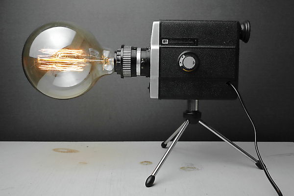 포토 JPG 해외이미지 전구 검은배경 실내 사람없음 카메라 백열등 복고 삼각대 필라멘트 해외포토 백그라운드 조명 내부 전자제품 검은색 파일형식