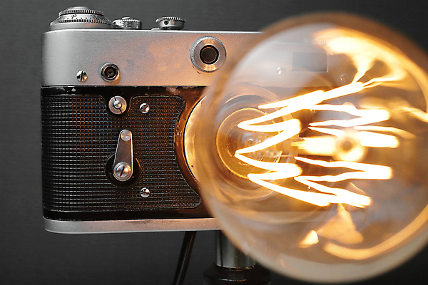 포토 JPG 해외이미지 전구 검은배경 실내 근접촬영 사람없음 카메라 백열등 복고 필라멘트 해외포토 뷰포인트 백그라운드 조명 내부 전자제품 검은색 파일형식