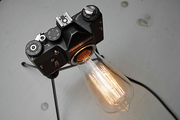 포토 JPG 해외이미지 전구 회색배경 실내 사람없음 카메라 백열등 복고 필라멘트 해외포토 백그라운드 조명 내부 전자제품 회색 파일형식