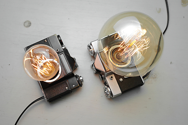 포토 JPG 해외이미지 전구 회색배경 실내 사람없음 하이앵글 카메라 백열등 복고 필라멘트 해외포토 뷰포인트 백그라운드 조명 내부 전자제품 회색 파일형식