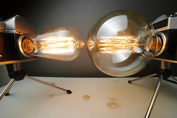 포토 JPG 해외이미지 전구 검은배경 실내 사람없음 카메라 백열등 복고 필라멘트 해외포토 백그라운드 조명 내부 전자제품 검은색 파일형식