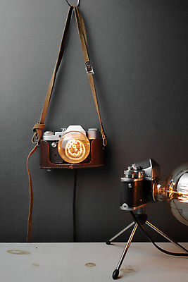 포토 JPG 해외이미지 전구 검은배경 실내 사람없음 카메라 백열등 복고 스트랩 필라멘트 해외포토 백그라운드 조명 내부 전자제품 검은색 파일형식