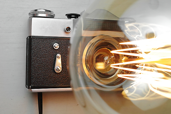 포토 JPG 해외이미지 전구 회색배경 실내 근접촬영 사람없음 하이앵글 카메라 백열등 복고 필라멘트 해외포토 뷰포인트 백그라운드 조명 내부 전자제품 회색 파일형식