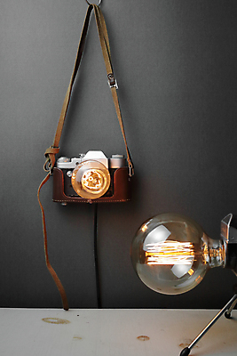 포토 JPG 해외이미지 전구 검은배경 실내 사람없음 카메라 백열등 복고 스트랩 필라멘트 해외포토 백그라운드 조명 내부 전자제품 검은색 파일형식