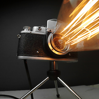 포토 JPG 해외이미지 전구 검은배경 실내 근접촬영 사람없음 카메라 백열등 복고 삼각대 필라멘트 해외포토 뷰포인트 백그라운드 조명 내부 전자제품 검은색 파일형식