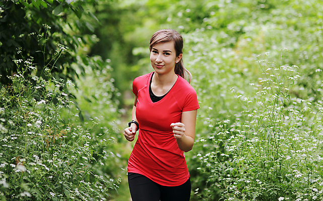 포토 JPG 해외이미지 주간 백인 공원 여자 건강 한명 상반신 성인 야외 앞모습 운동복 달리기 조깅 산책 숲 성인여자한명만 해외포토 자연요소 서양인 1 옷 공공시설 뷰포인트 모션 휴식 사람 운동 여자한명만 성인여자만 파일형식