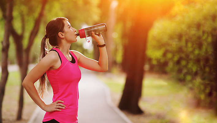 포토 JPG 해외이미지 주간 공원 여자 허리손 건강 한명 사람 상반신 성인 야외 옆모습 물 운동복 마시기 숲 물병 성인여자한명만 해외포토 자연요소 1 옷 공공시설 뷰포인트 포즈 모션 물통 여자한명만 성인여자만 파일형식