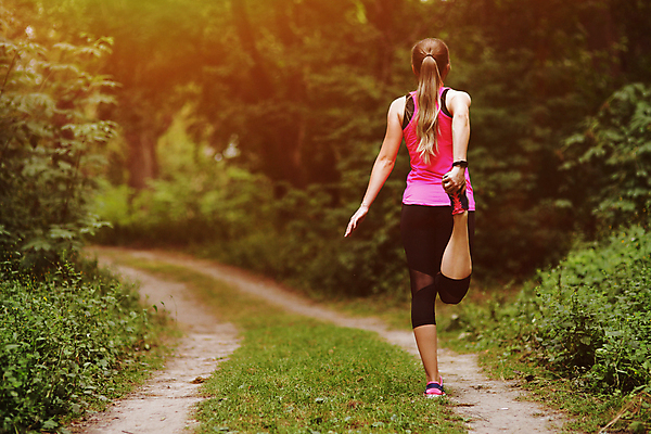 포토 JPG 해외이미지 주간 전신 백인 공원 여자 건강 한명 성인 야외 뒷모습 운동복 스트레칭 잡기 숲 다리들기 성인여자한명만 해외포토 자연요소 서양인 1 옷 공공시설 뷰포인트 모션 사람 운동 여자한명만 성인여자만 파일형식
