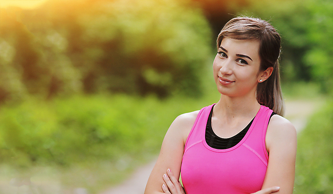 포토 JPG 해외이미지 주간 백인 응시 공원 여자 건강 한명 상반신 성인 야외 앞모습 아웃포커스 운동복 팔짱 숲 성인여자한명만 해외포토 자연요소 서양인 1 시선 옷 공공시설 뷰포인트 모션 촬영기법 사람 여자한명만 성인여자만 파일형식