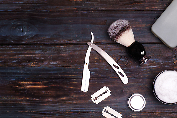 포토 JPG 해외이미지 실내 사람없음 하이앵글 붓 클래식 오브젝트 복고 나무바닥 면도기 면도크림 면도칼 해외포토 뷰포인트 컨셉 바닥 내부 위생용품 면도 파일형식