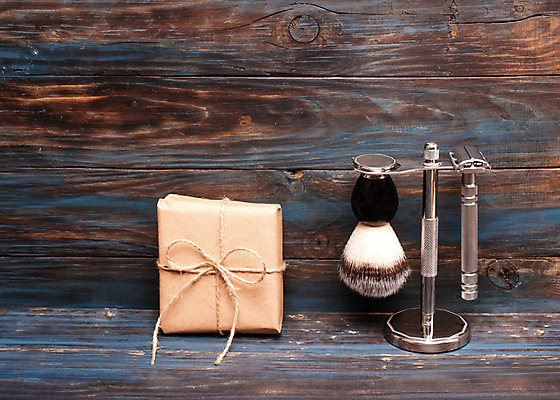 포토 JPG 해외이미지 실내 사람없음 상자 붓 클래식 오브젝트 복고 나무바닥 면도기 노끈 걸기 해외포토 줄 컨셉 모션 바닥 내부 위생용품 파일형식