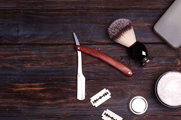 포토 JPG 해외이미지 실내 사람없음 하이앵글 붓 클래식 오브젝트 복고 나무바닥 면도기 면도크림 면도칼 해외포토 뷰포인트 컨셉 바닥 내부 위생용품 면도 파일형식
