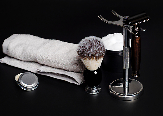 포토 JPG 해외이미지 검은배경 실내 사람없음 수건 붓 클래식 오브젝트 복고 면도기 면도크림 걸기 해외포토 백그라운드 컨셉 모션 내부 위생용품 검은색 파일형식