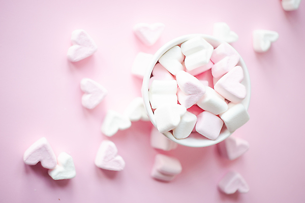 포토 JPG 해외이미지 디저트 발렌타인데이 사람없음 컵 하트 달콤 마시멜로우 분홍색배경 해외포토 모양 식기 음식 분홍색 백그라운드 데이이벤트 맛 파일형식