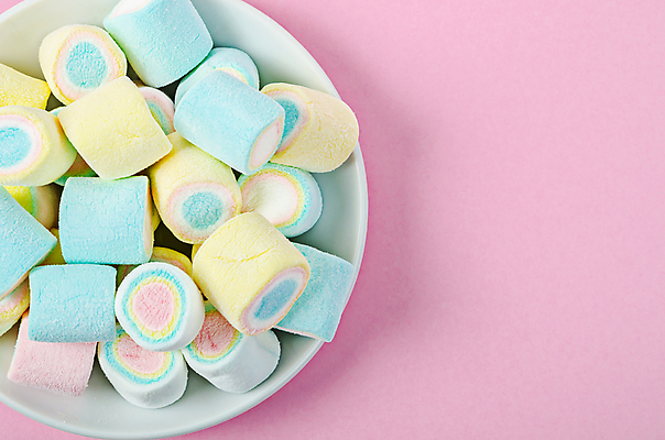 포토 JPG 해외이미지 접시 디저트 사람없음 달콤 마시멜로우 분홍색배경 해외포토 식기 음식 분홍색 백그라운드 맛 파일형식